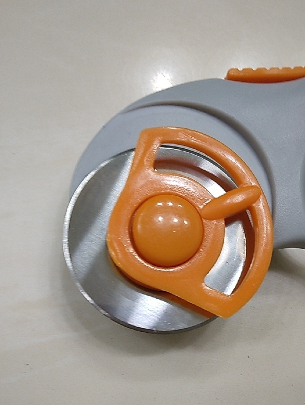 Fiskars Rotary Cutter with Seam Ripper and Magnetic Sewing Machine Light - Picture 7 of 7